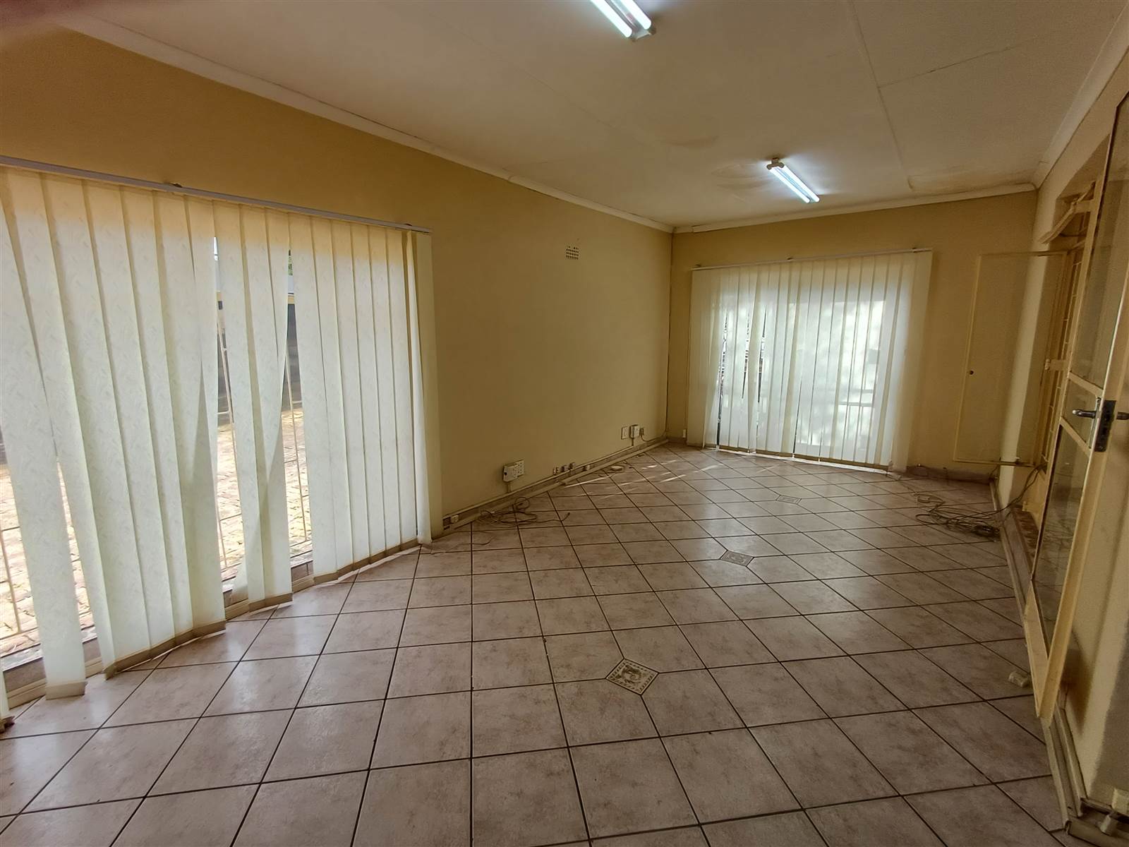 289  m² Commercial space in Rooihuiskraal photo number 5