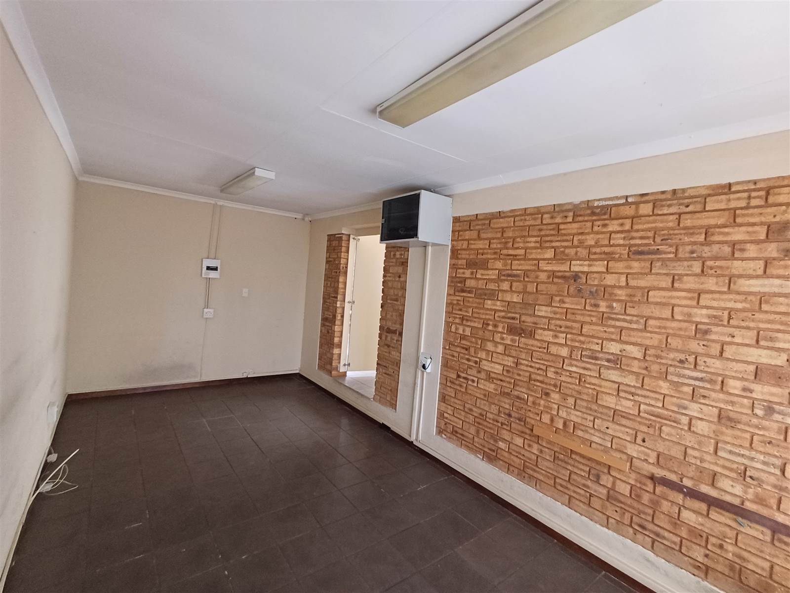 289  m² Commercial space in Rooihuiskraal photo number 22