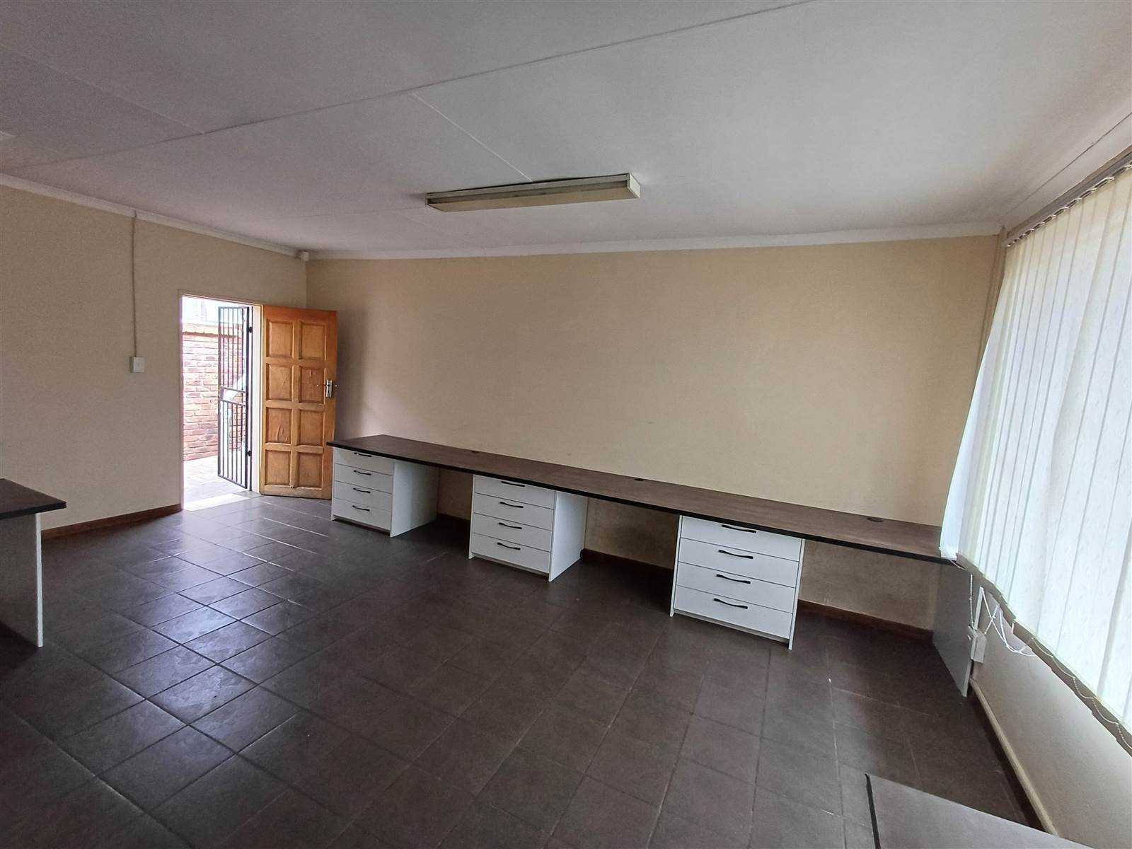 289  m² Commercial space in Rooihuiskraal photo number 29