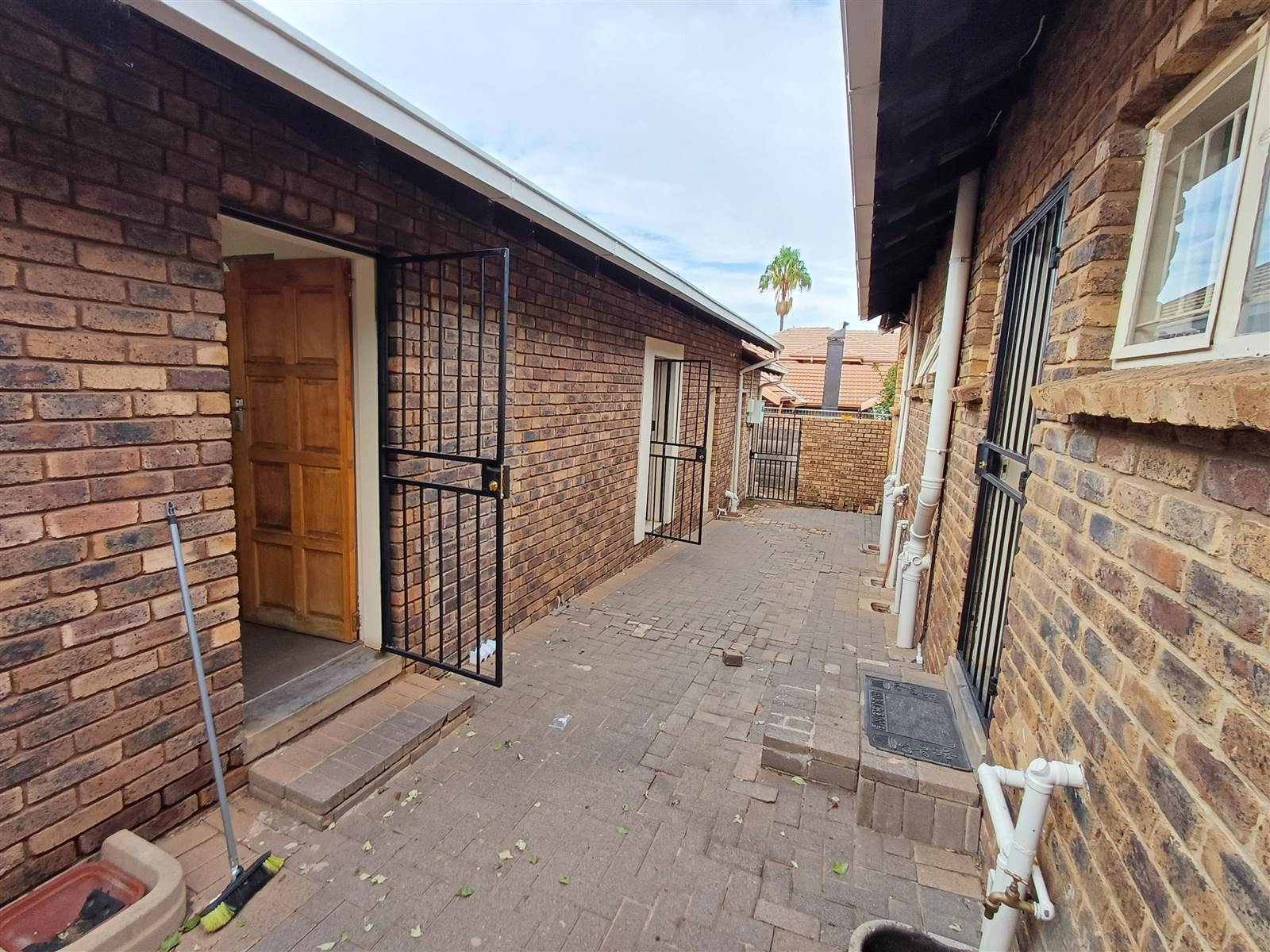 289  m² Commercial space in Rooihuiskraal photo number 17