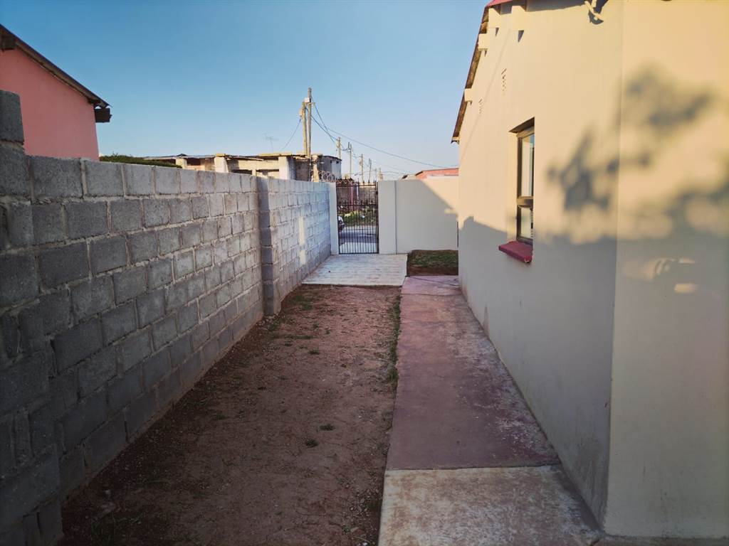 2 Bed House in Kwa Nobuhle photo number 10
