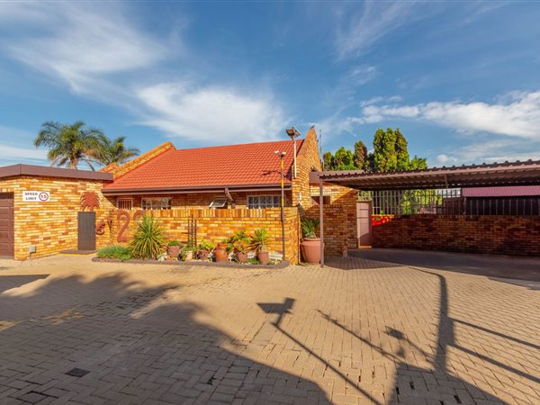 2 Bedroom Townhouse 2 Bedroom Townhouse