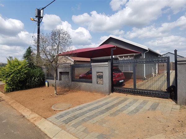2 Bed House in Mahube Valley