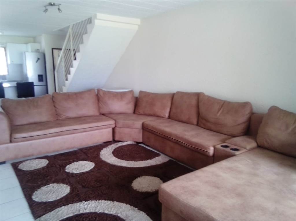 2 Bed House in Hartbeespoort Dam photo number 17