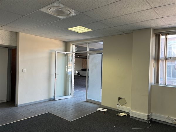 75  m² Office Space in Milnerton Central