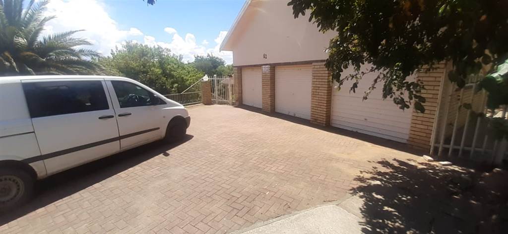 4 Bed House in Panorama photo number 22