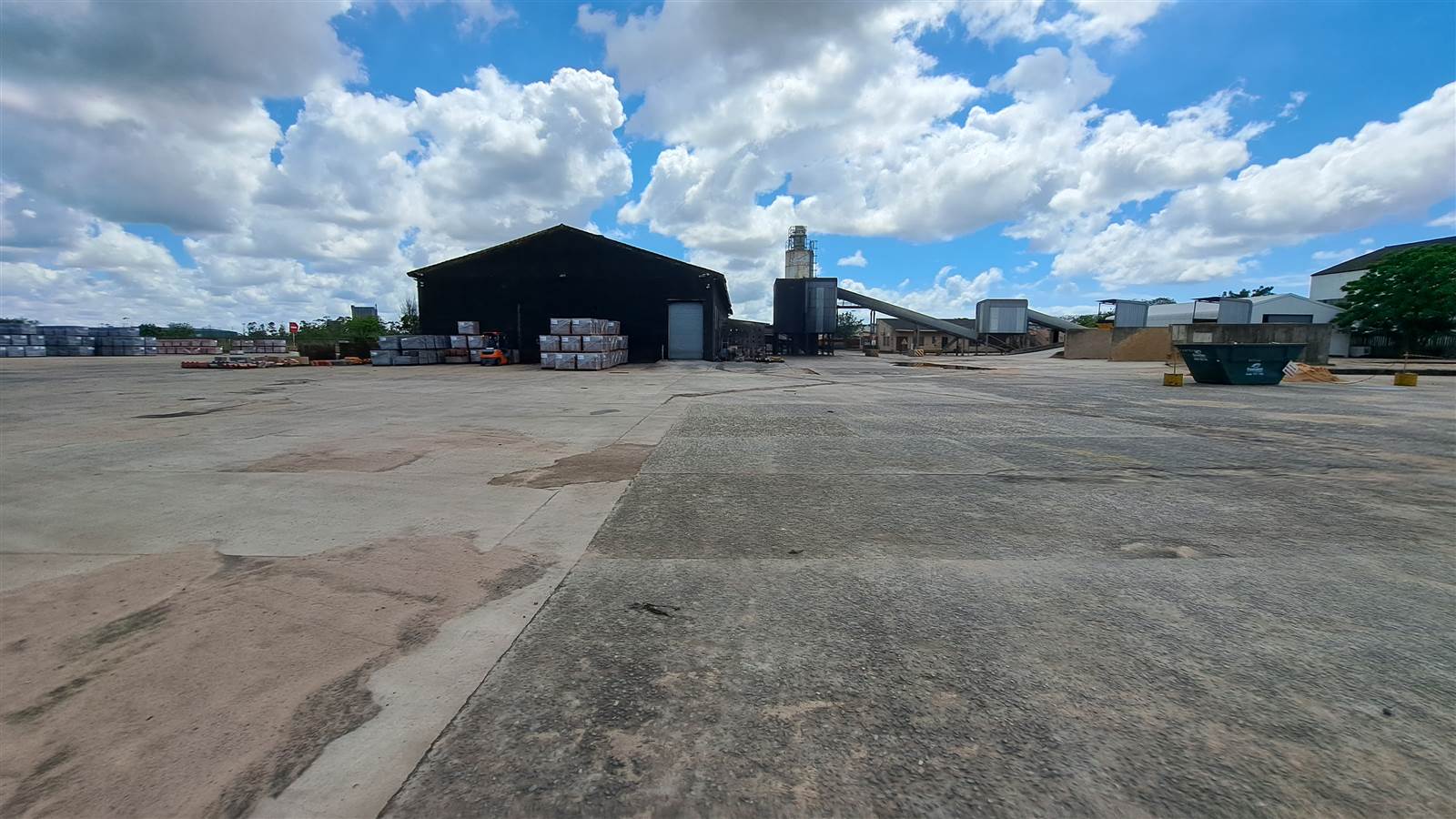 1555  m² Industrial space in Alton photo number 16
