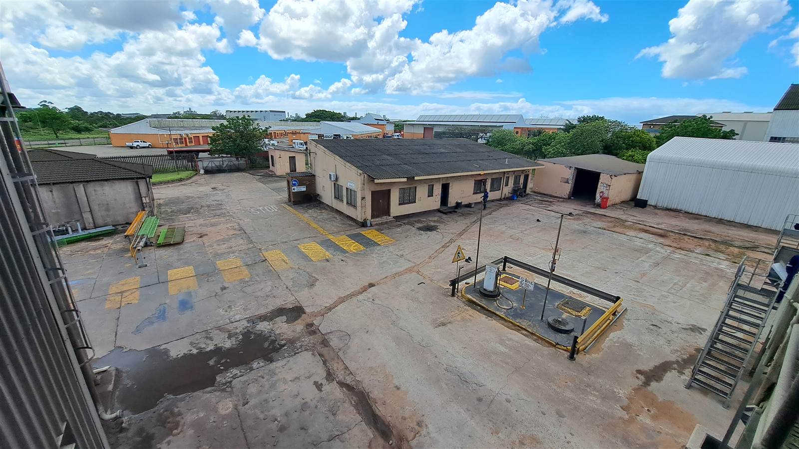 1555  m² Industrial space in Alton photo number 13