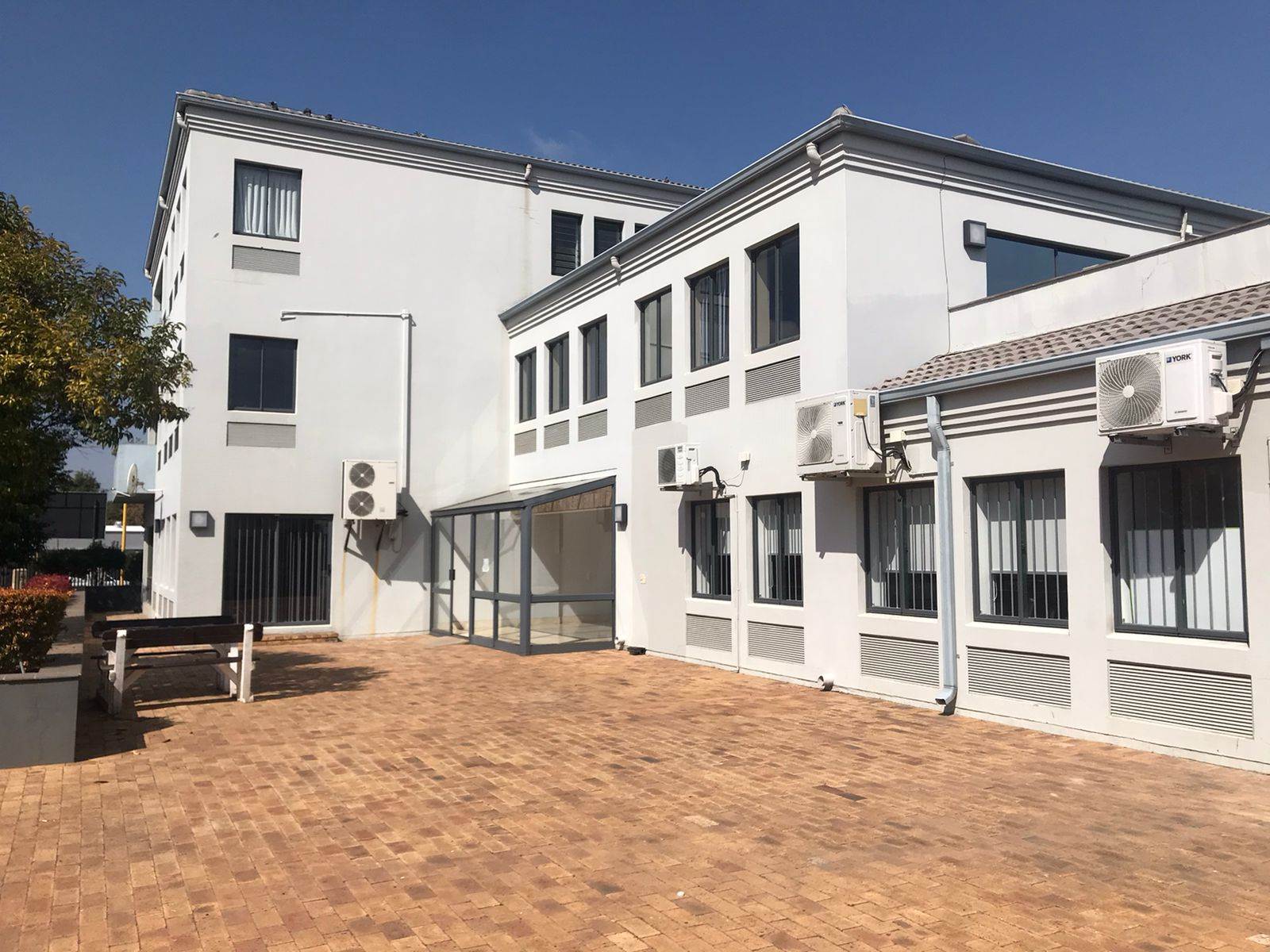 113  m² Commercial space in Bryanston photo number 1