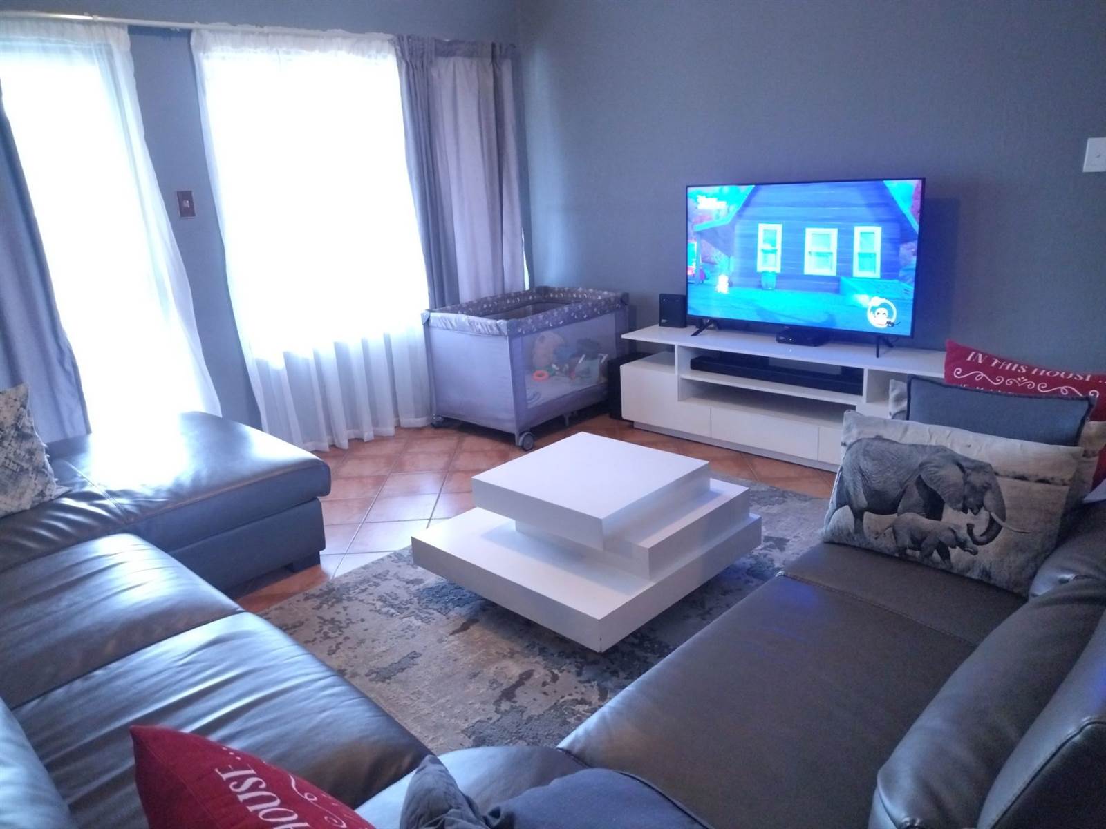 2 Bed Apartment in Dalpark Ext 1 photo number 3