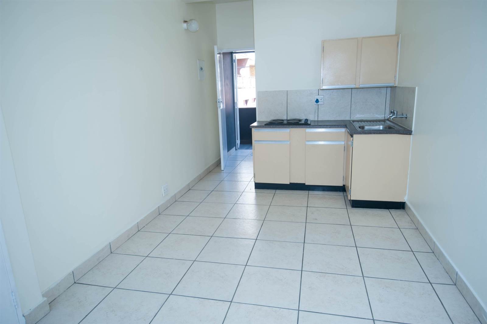 0.5 Bed Flat in Pretoria Central photo number 5