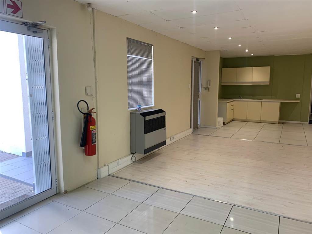 680  m² Commercial space in Rosebank photo number 11