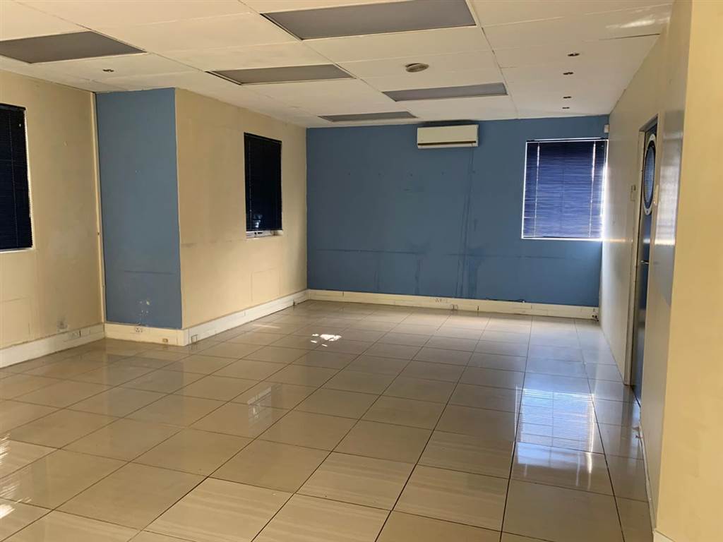 680  m² Commercial space in Rosebank photo number 15