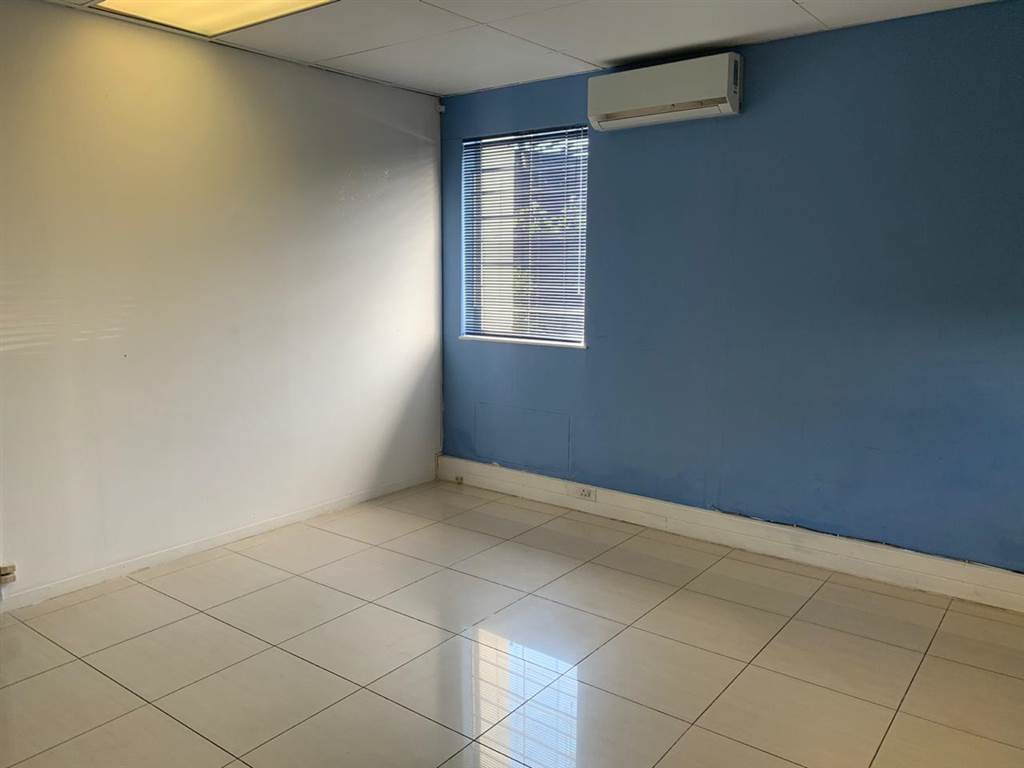 680  m² Commercial space in Rosebank photo number 12