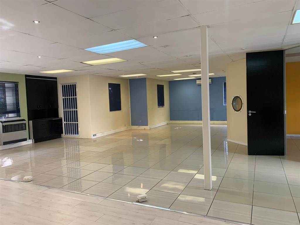 680  m² Commercial space in Rosebank photo number 6