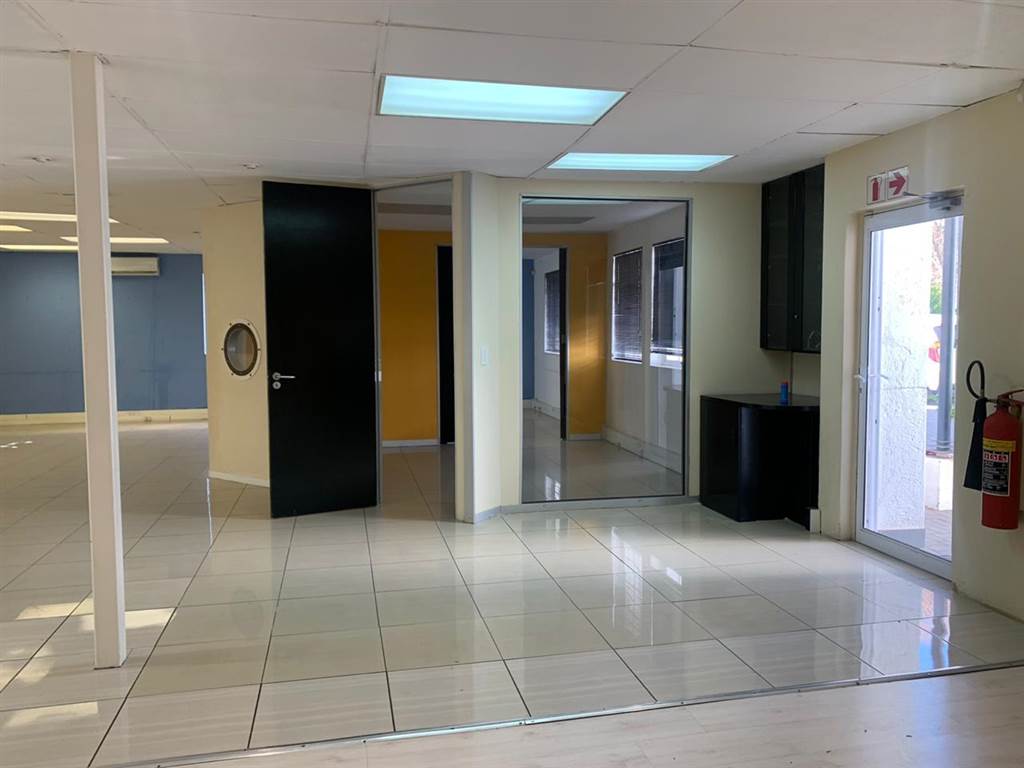 680  m² Commercial space in Rosebank photo number 7