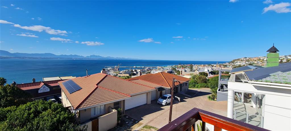 1045  m² Commercial space in Mossel Bay Central photo number 12