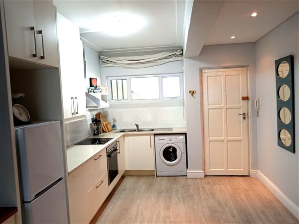 2 Bed Apartment in Three Anchor Bay