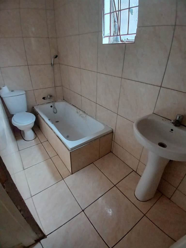 3 Bed House in Klipspruit West photo number 16