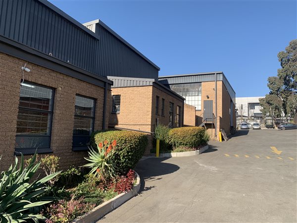 472  m² Industrial space