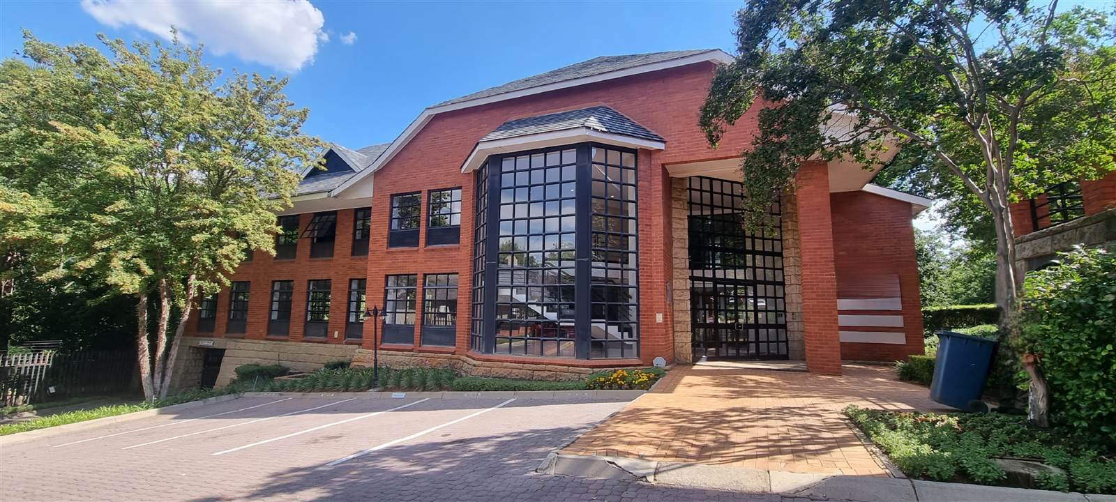 396.6  m² Commercial space in Bryanston photo number 1