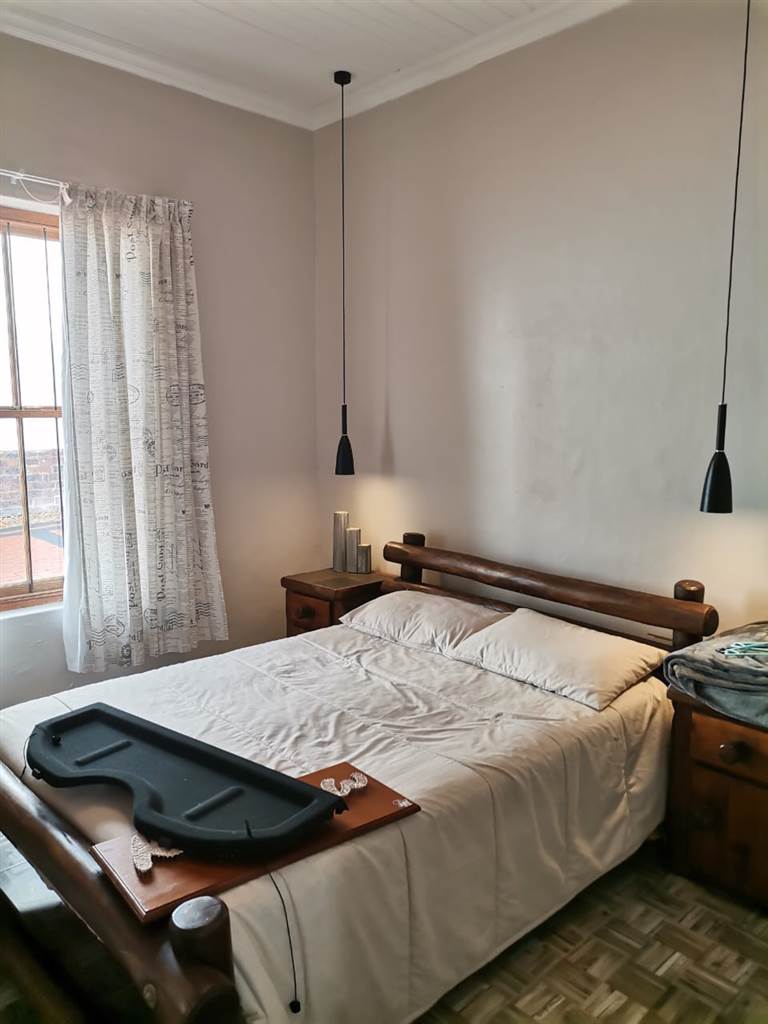 2 Bed Flat in Piketberg photo number 11