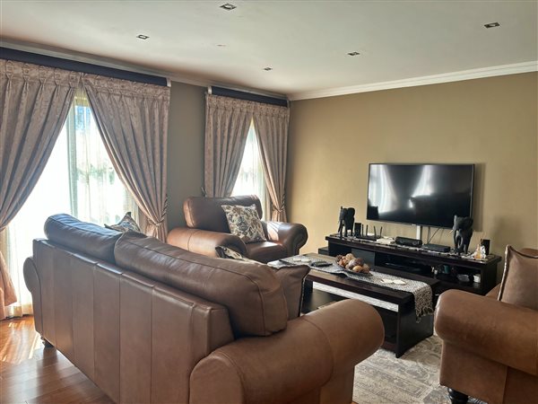 4 Bedroom House 4 Bedroom House