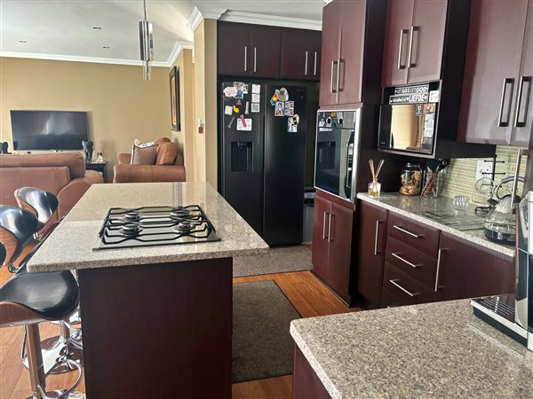 4 Bedroom House 4 Bedroom House
