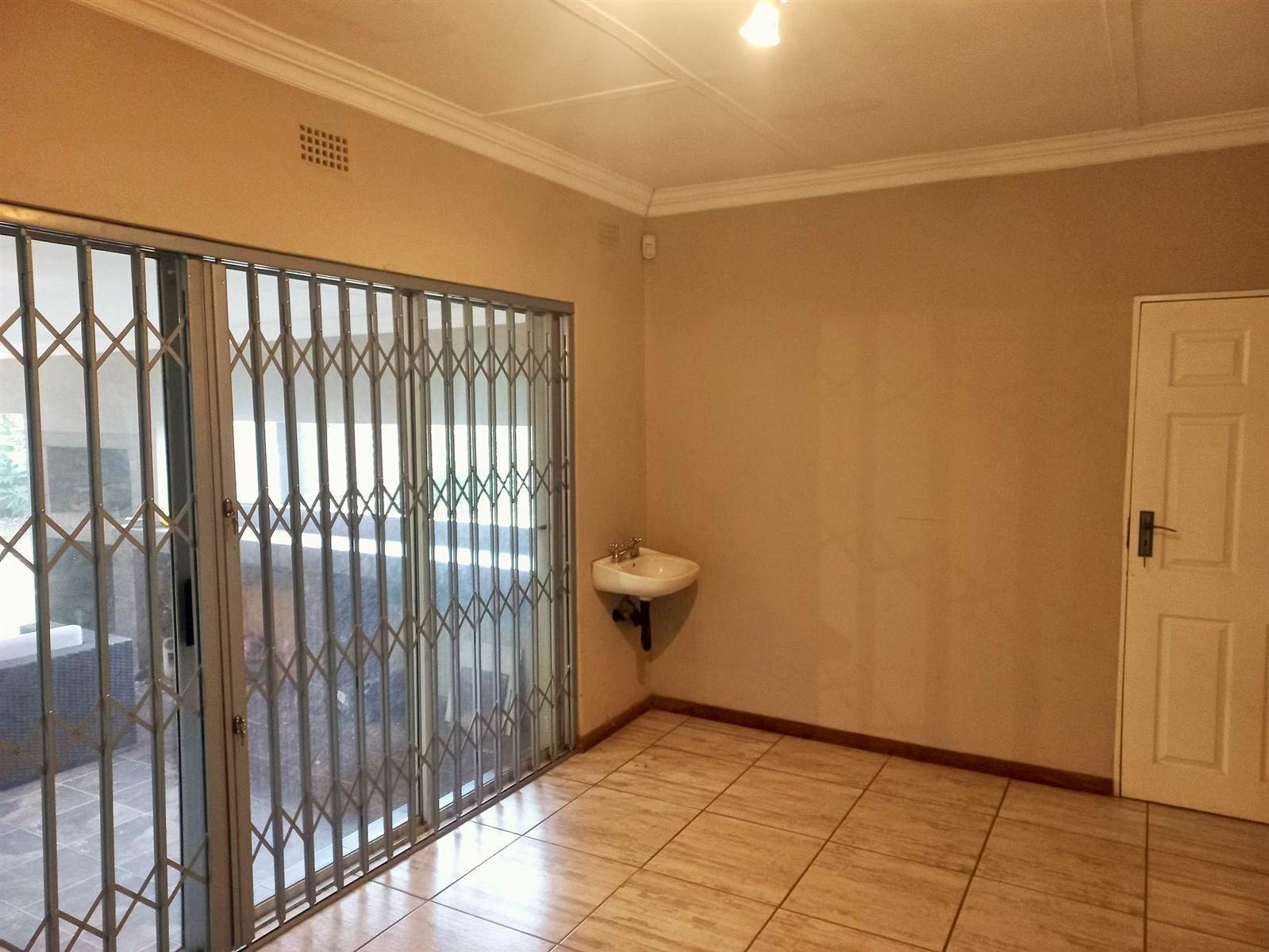 60  m² Commercial space in Kempton Park Central photo number 4