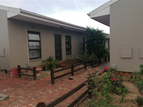 1 Bed Townhouse in St Dumas