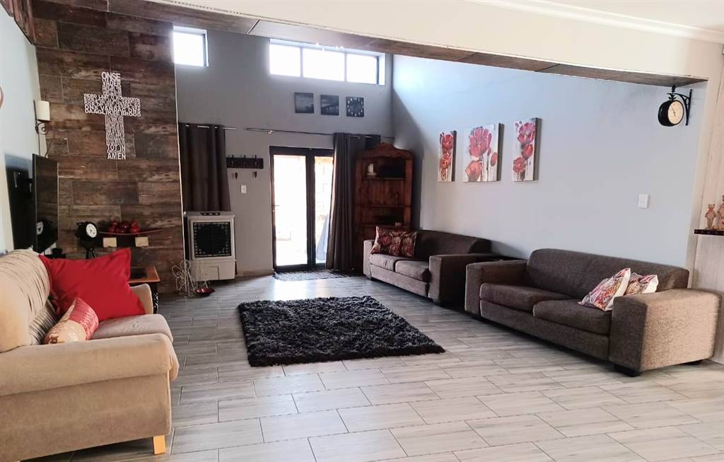 4 Bed House in Magersfontein Memorial Golf Estate photo number 5