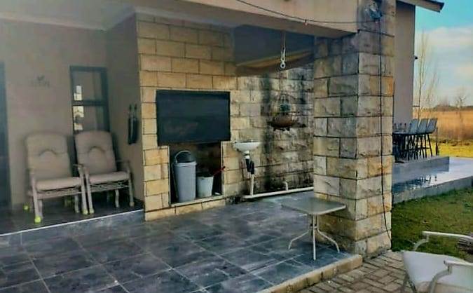 4 Bed House in Magersfontein Memorial Golf Estate photo number 8