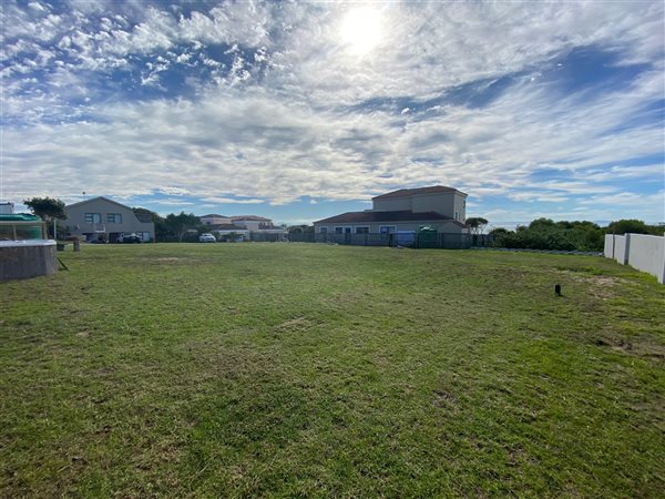 826 m² Land available in St Francis Bay