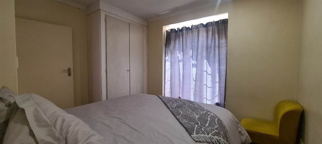 2 Bed Apartment in Mooikloof Ridge photo number 14