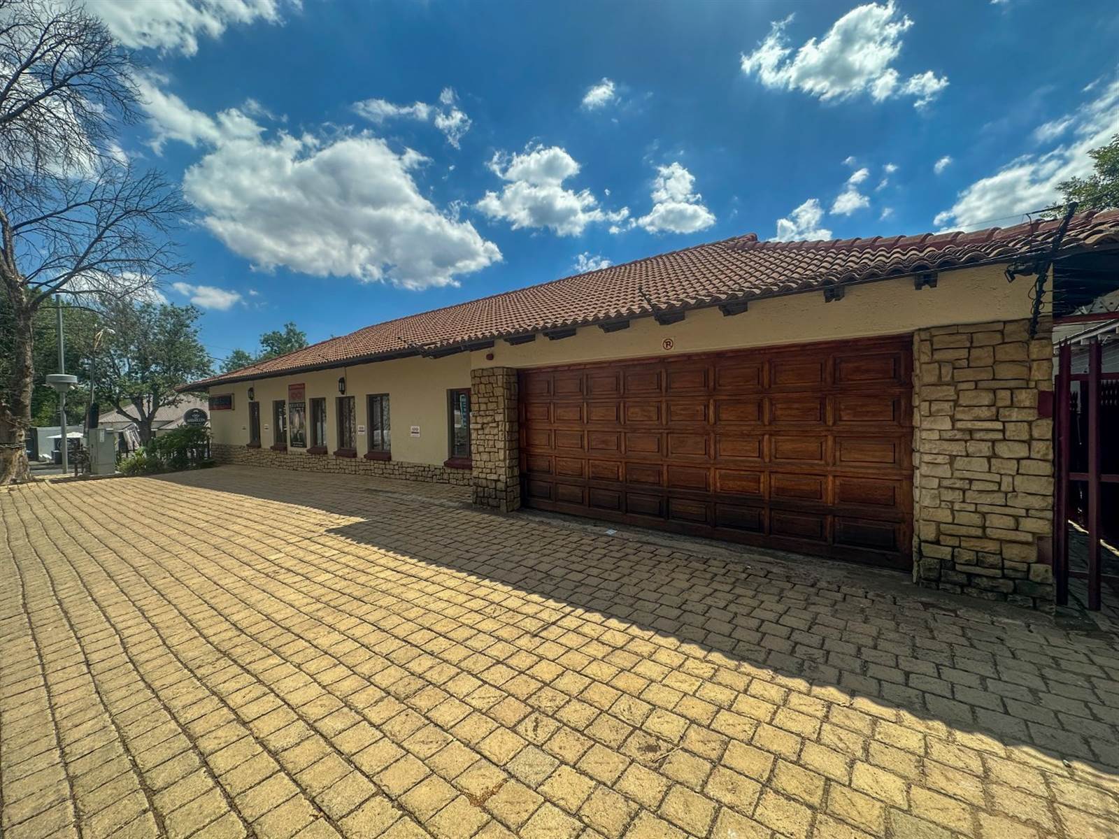 400  m² Commercial space in Parkhurst photo number 5