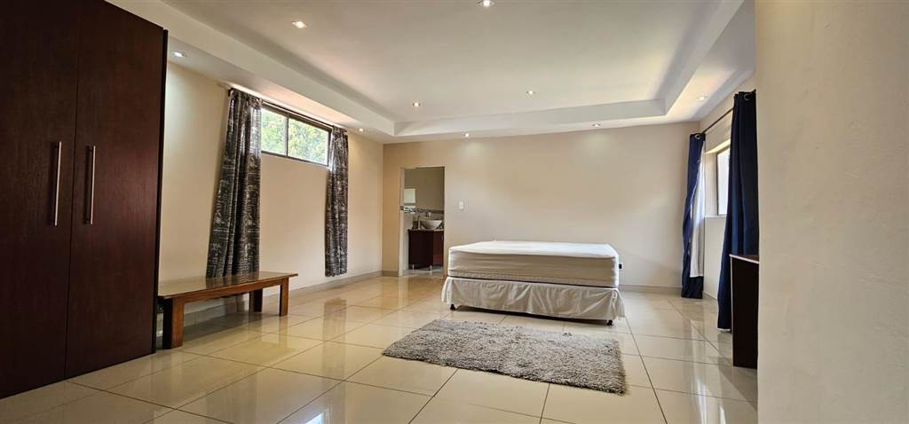 4 Bed House in Ontdekkers Park photo number 15