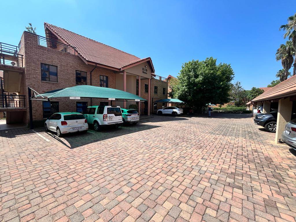 476  m² Commercial space in Fourways photo number 4