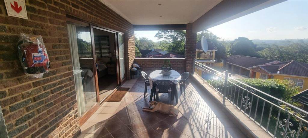3 Bed House in Umtentweni photo number 29