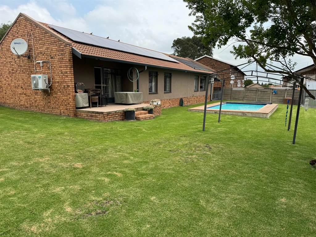 4 Bed House in Secunda photo number 30