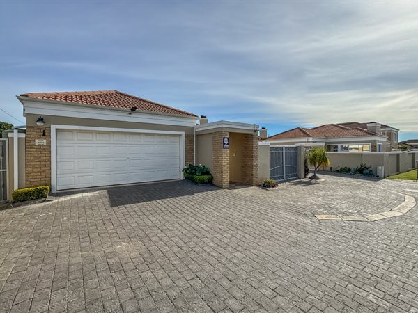 3 Bedroom Townhouse 3 Bedroom Townhouse