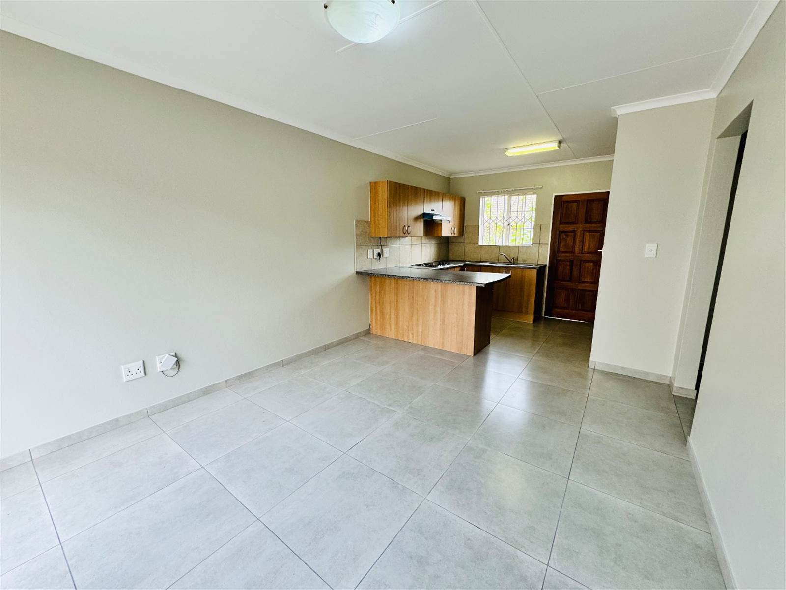 2 Bed Townhouse in Ruimsig photo number 7