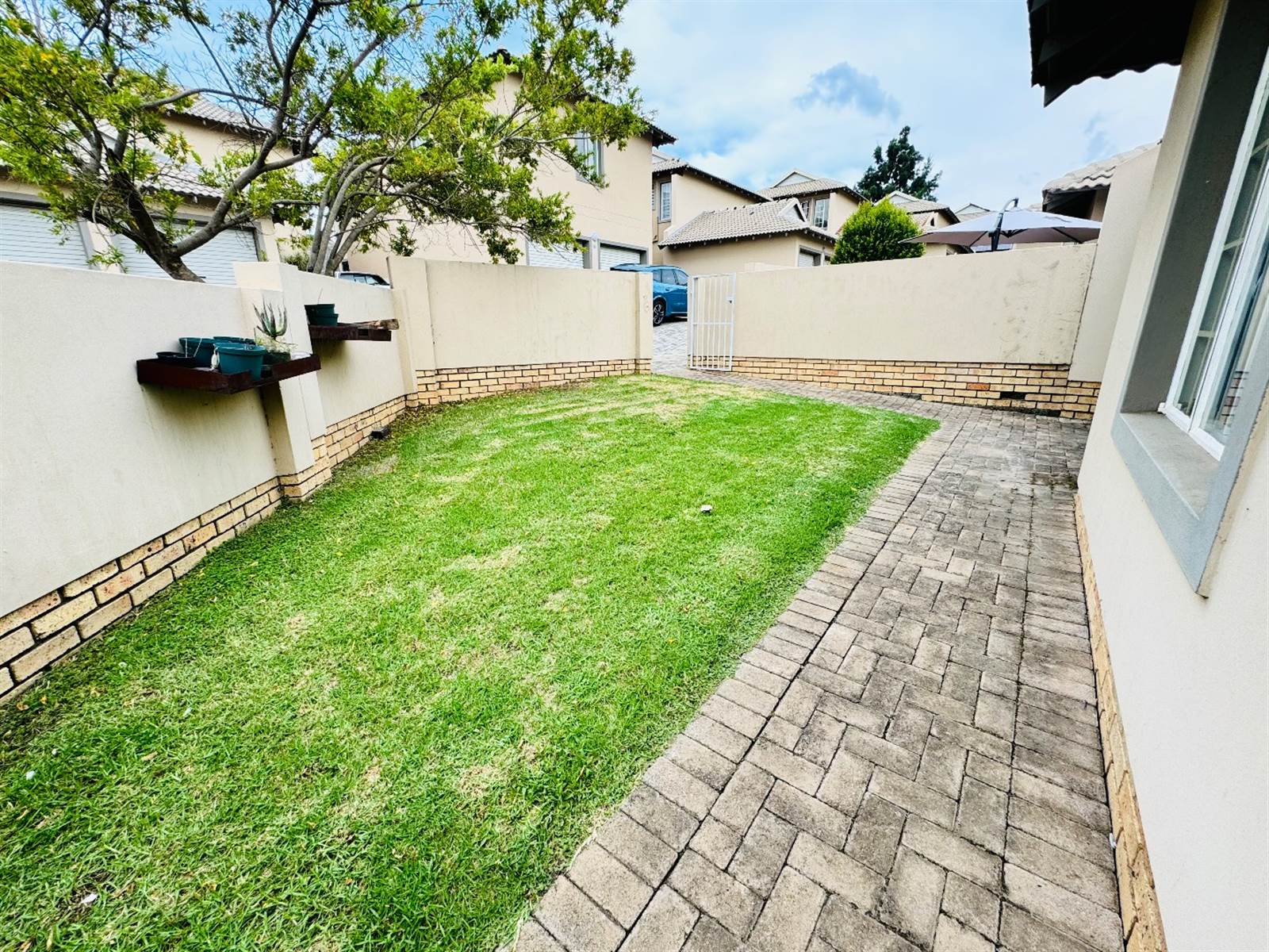 2 Bed Townhouse in Ruimsig photo number 2