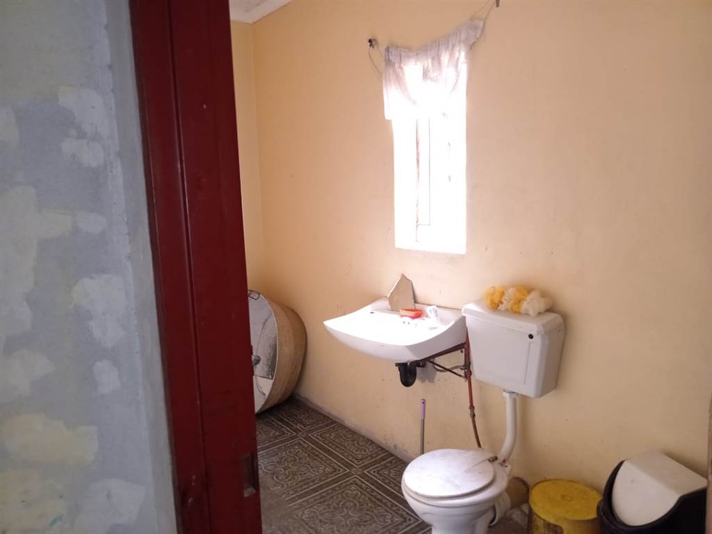 4 Bed House in Mlungisi photo number 12