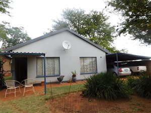 1.1 ha Smallholding in Kameeldrift East