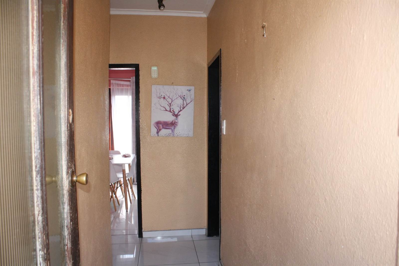 2 Bed Apartment in Parow Central photo number 6