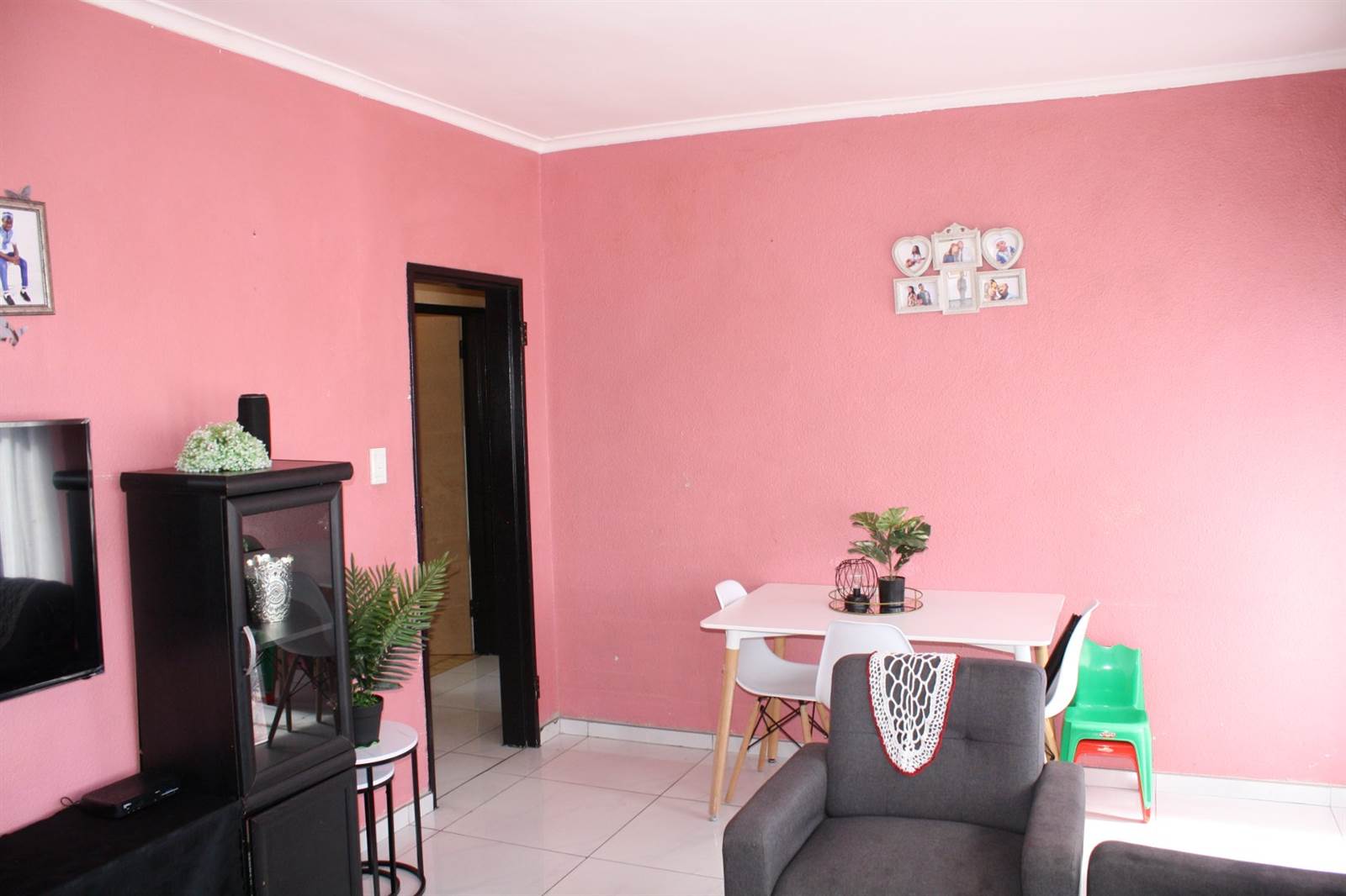 2 Bed Apartment in Parow Central photo number 11