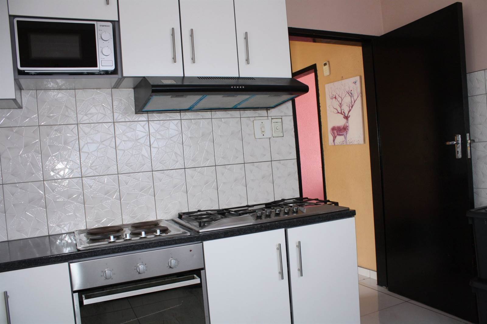2 Bed Apartment in Parow Central photo number 21