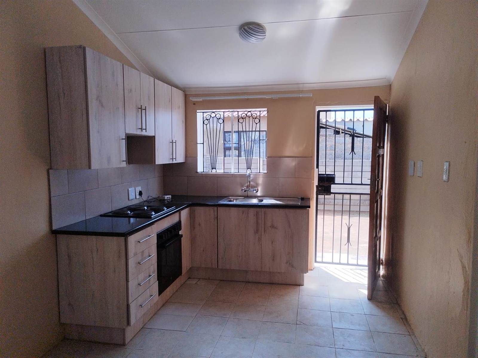 1 Bed House in Daveyton photo number 8
