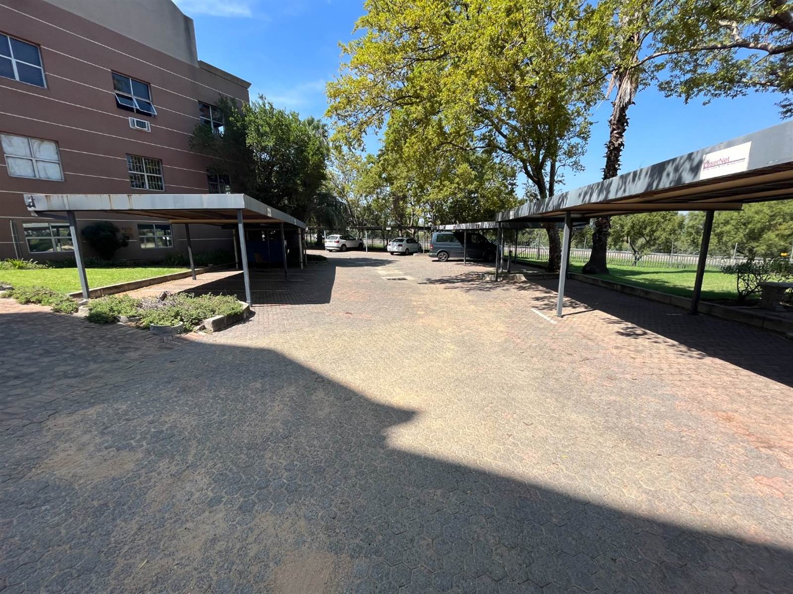 400  m² Office Space in Sunninghill photo number 1