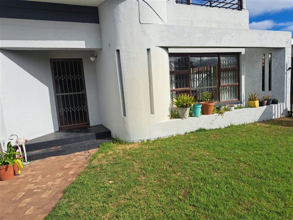 4 Bed House in Lotus River